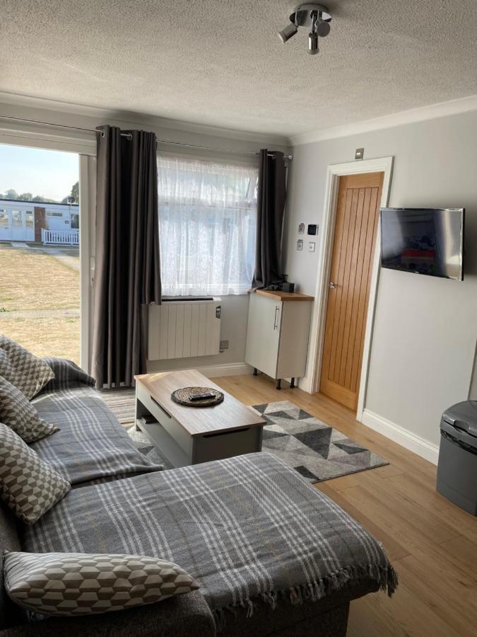 265 Belle Aire, Modern Property 햄스비 외부 사진